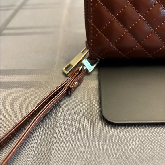 Elegant Brown Quilted Wristlet Clutch - Picture 3 of 6